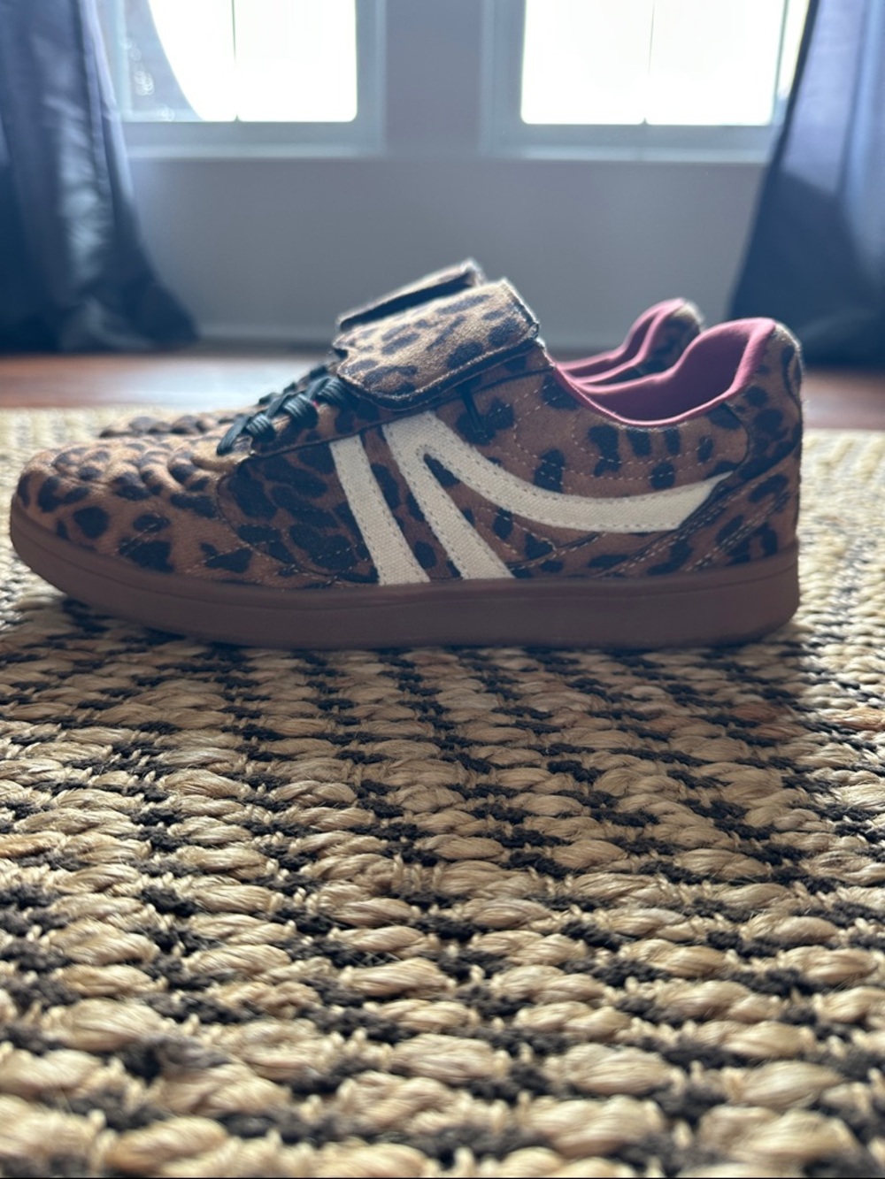 Steve Madden Leopard Print Low-Top Sneakers sz 7.5